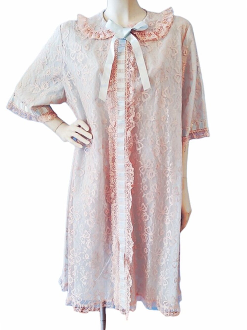 1960s Vintage Peach Lace With Blue Short  Full Robe Housecoat Wrap Designer